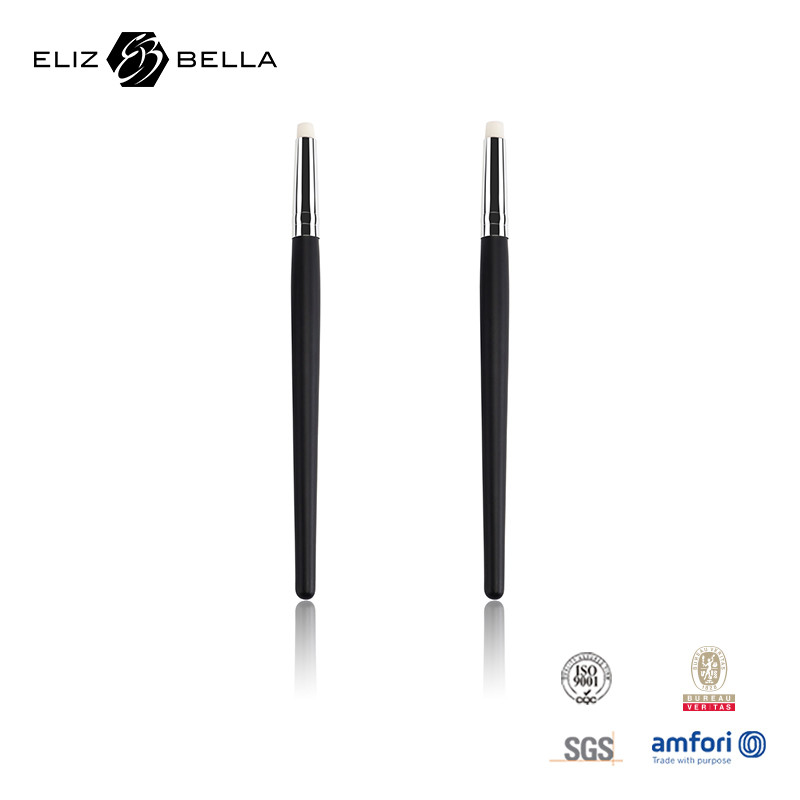 Makeup eyeshadow sikat dengan aluminium ferrule dan kayu pegangan 100% rambut sintetis OEM ODM